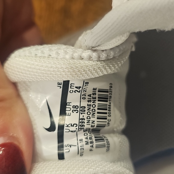 NWOT Nike Mesh White Running Shoes - Picture 4 of 4